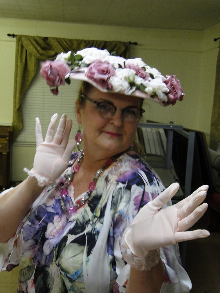 Kathy's gloves were pale pink with a ruffle at the wrist - from the 1960s! 